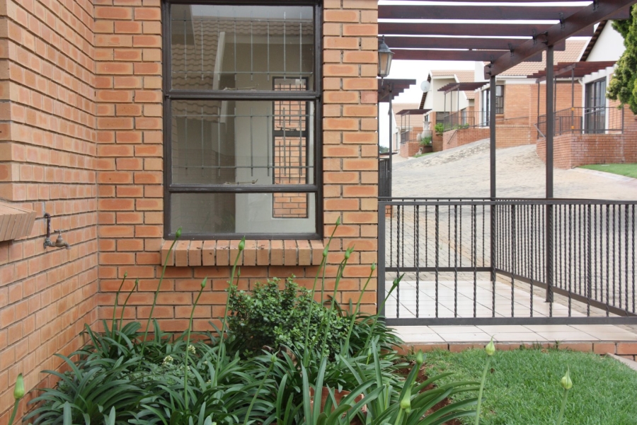 2 Bedroom Property for Sale in Langenhovenpark Free State